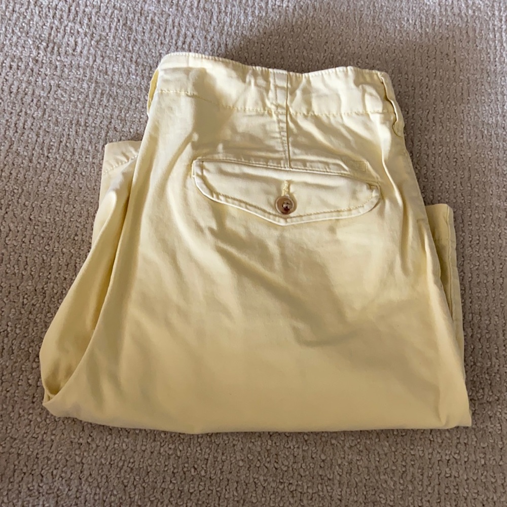AE MEN’s Yellow Shorts